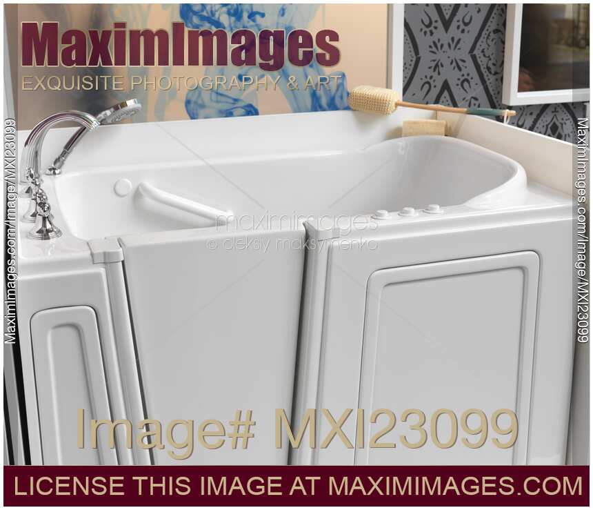 Accessible sitting bath