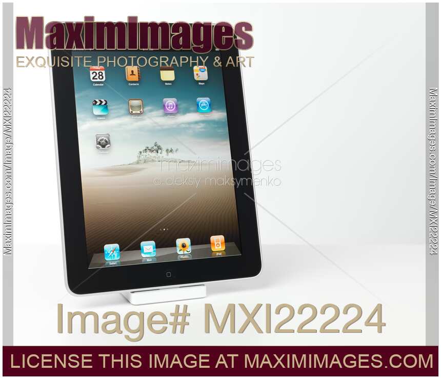 Apple iPad 3G Tablet Computer in a Dock