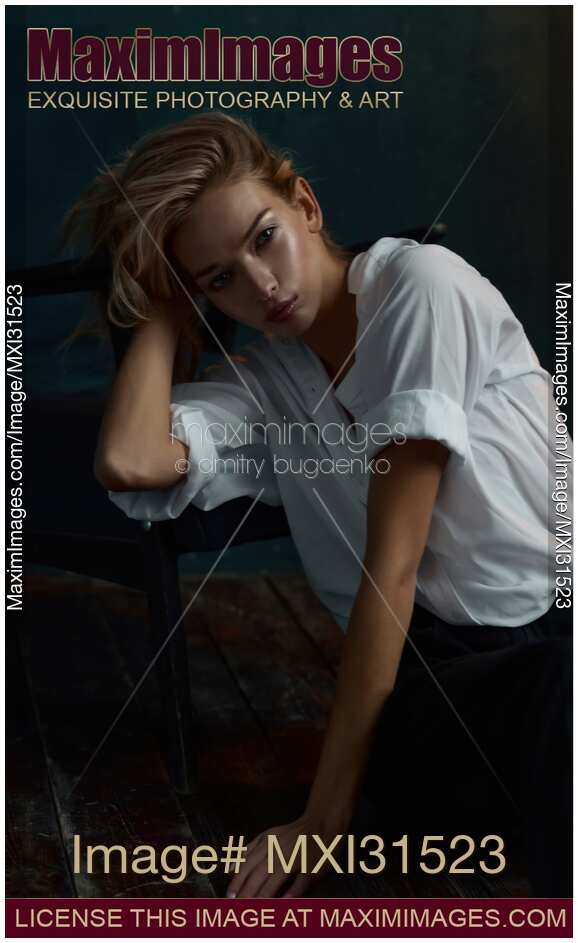Beautiful woman with blond hair and an expressive look