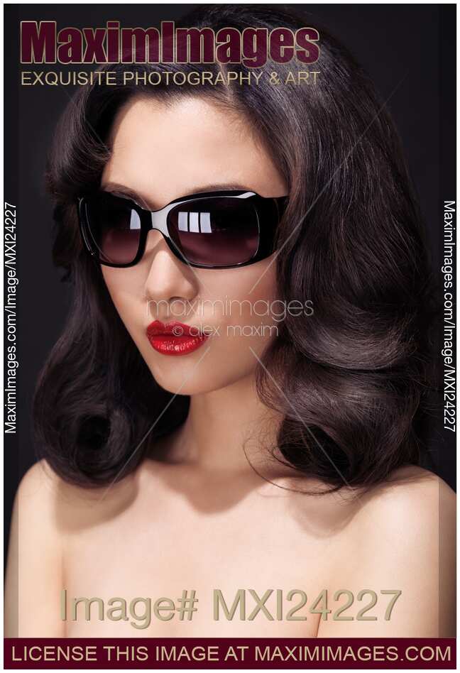 Beauty portrait of a woman in sunglasses