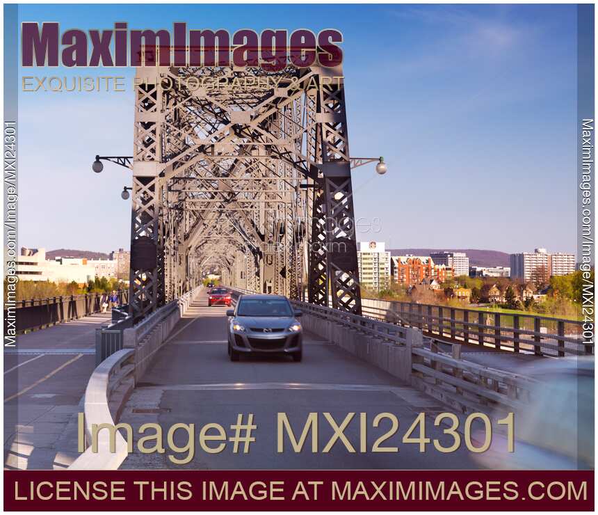Cars on The Royal Alexandra Interprovincial Bridge