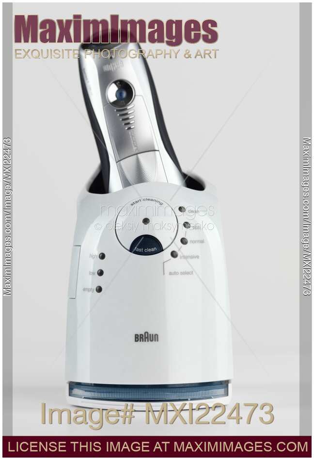 Electric Shaver with Self Cleaning System