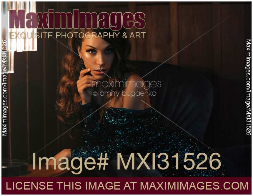 Expressive portrait of a woman with a questioning sensual look
