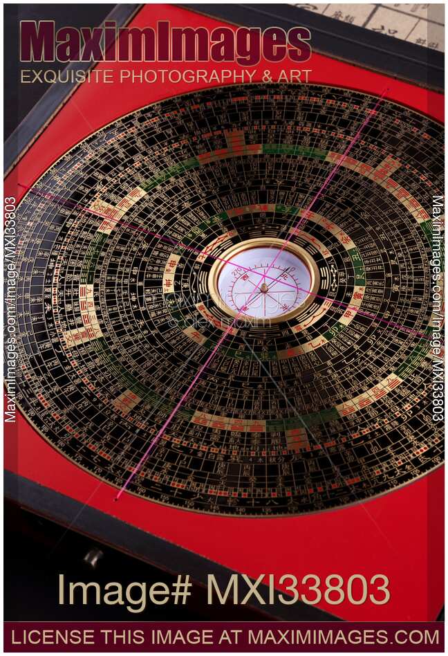 Feng Shui geomantic compass Luo Pan black metal plate of the Heaven dial with symbols in red Earth plate