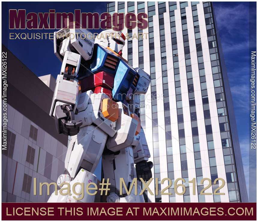 Gundam RX-78-2 statue in Tokyo Japan
