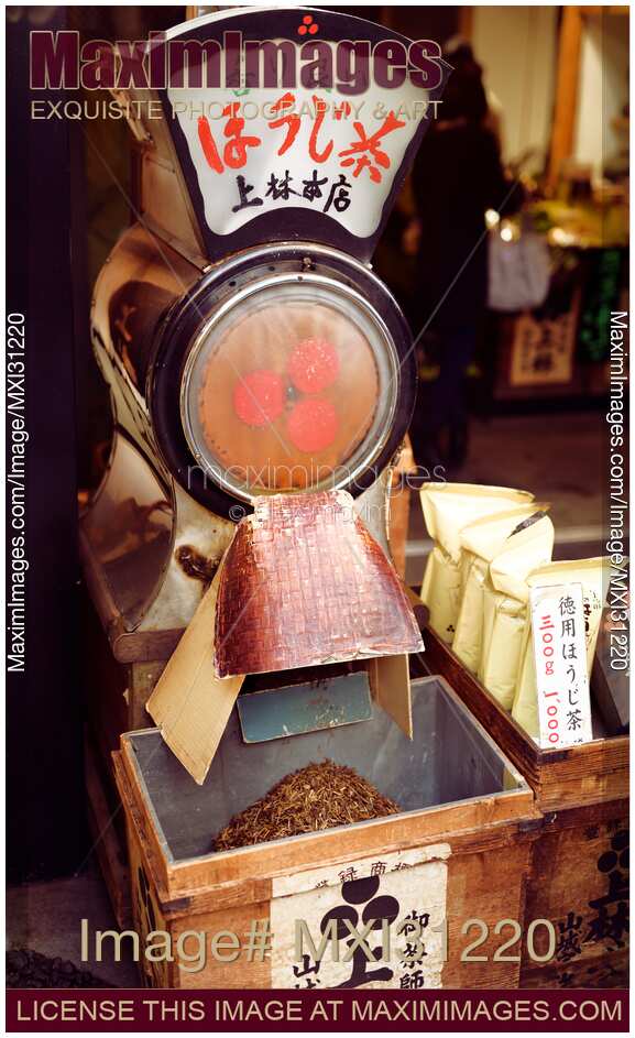 Hojicha Hoji-cha tea roasting machine in a tea store in Uji