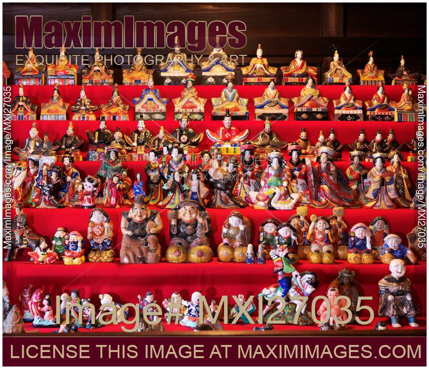 Japanese Hina ornamental dolls set