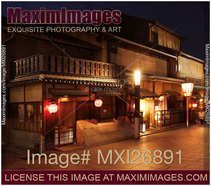 Japanese restaurants at Hanamikoji in Kyoto at night