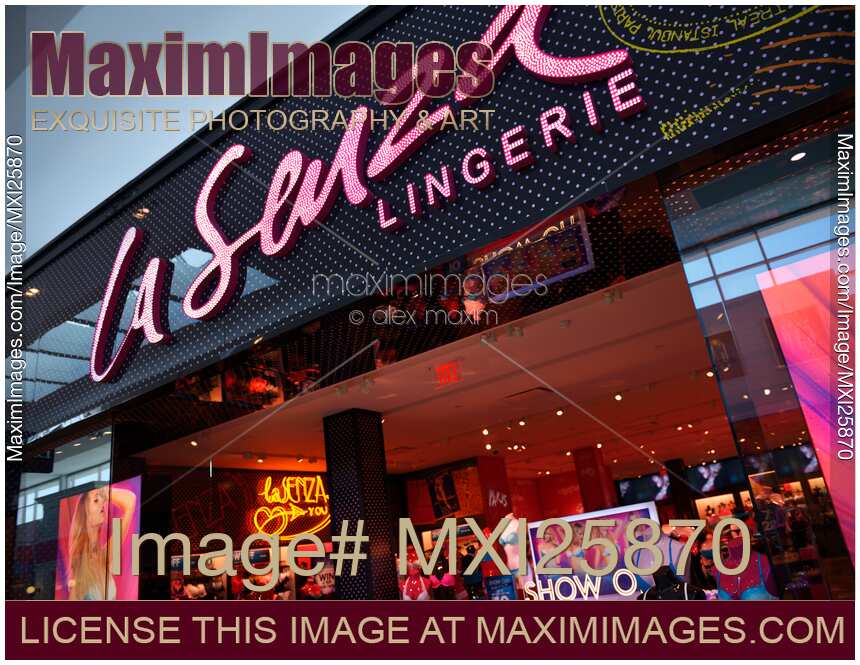 La Senza store front in Toronto Canada