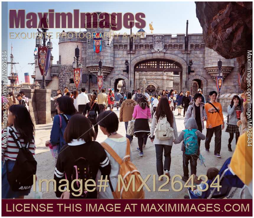 People at Tokyo Disneysea