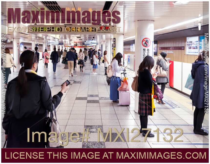 People waiting for train at Tokyo Metro subway station