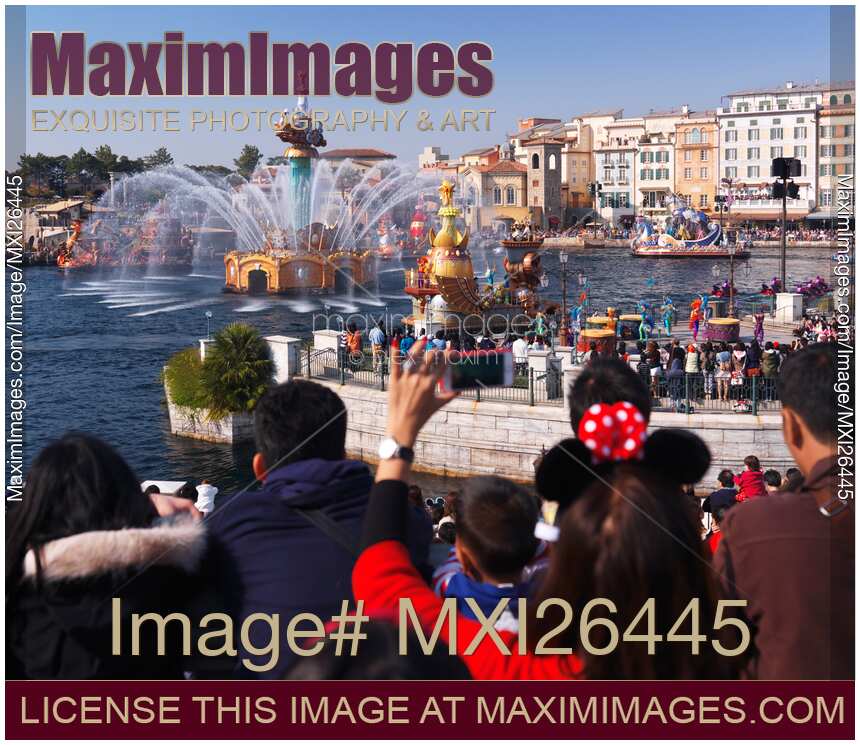 People watching Legend of Mythica show at Tokyo Disneysea