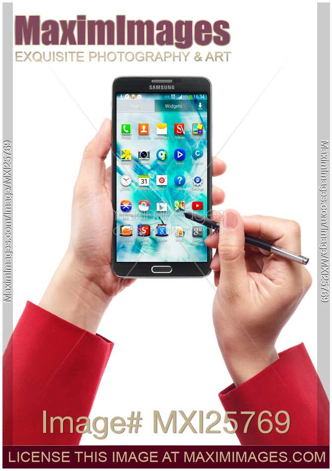 Person using Samsung Galaxy Note III