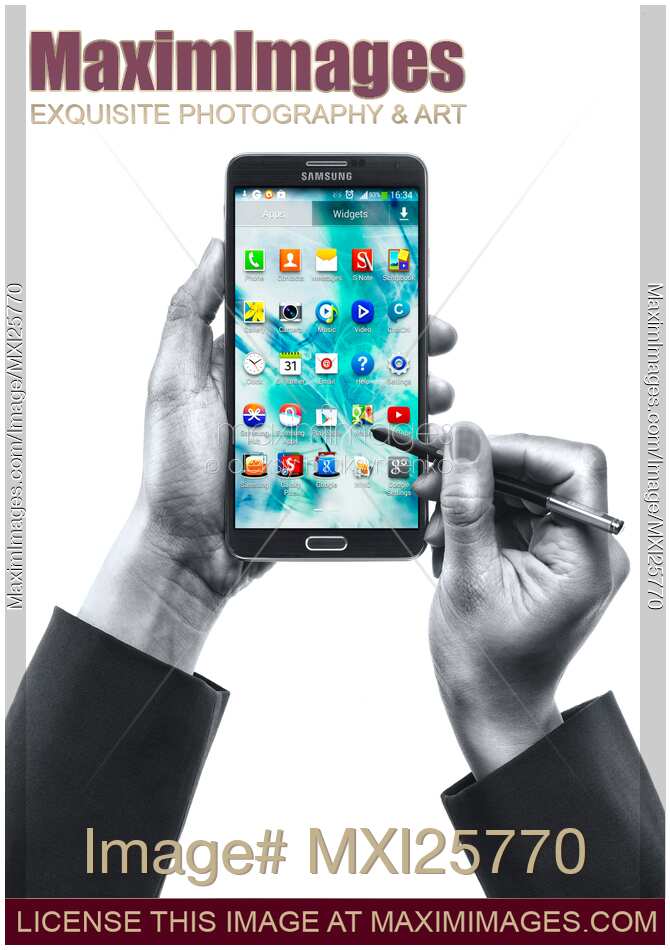 Person with Samsung Galaxy Note III in her hands