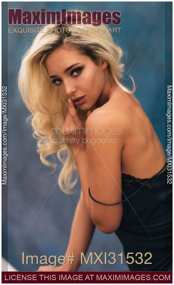 Portrait of a beautiful woman with blond hair with an expressive seductive look