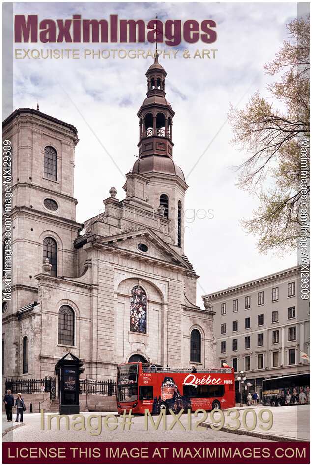 Quebec tours bus in front of Notre-Dame de Quebec Basilica Cathedral in Québec city