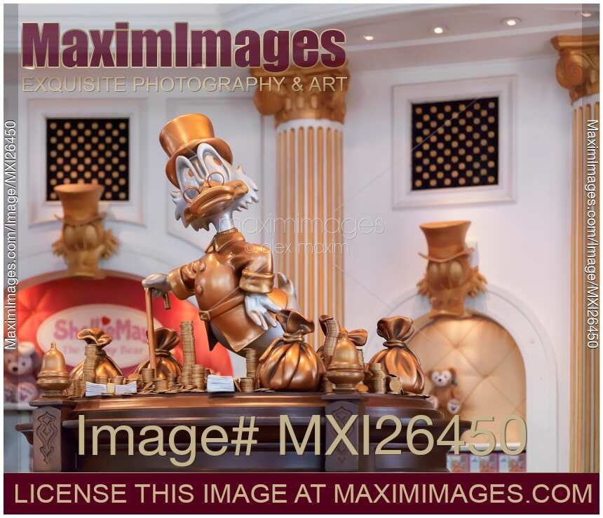 Scrooge McDuck sculpture at Disneysea
