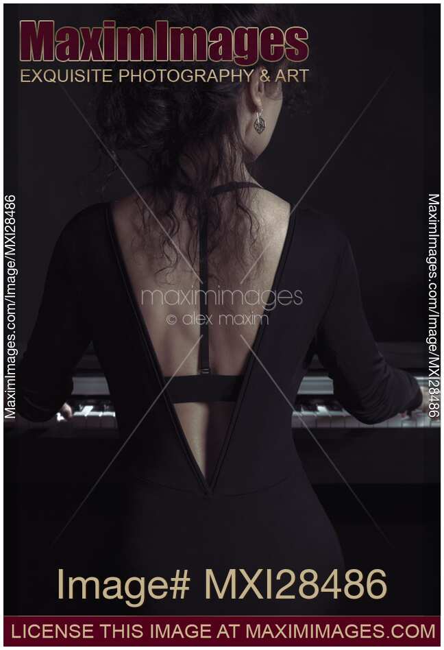 Sesual portrait of a Woman playing piano