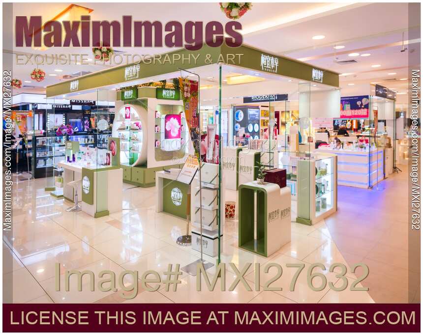 Shanghai Inoherb cosmetics and makeup store display in China