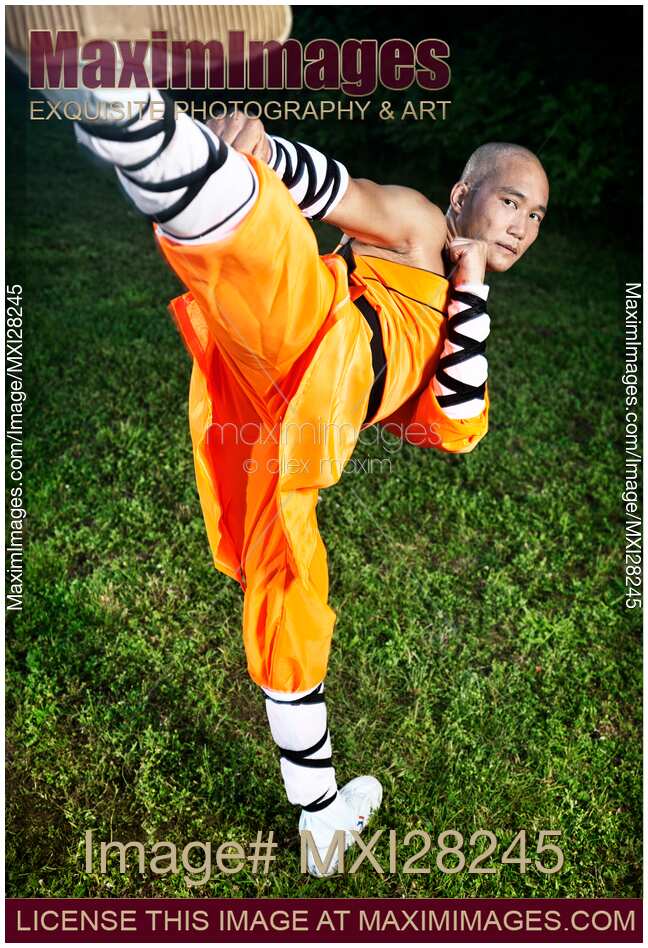 Shaolin monk doing Chuai Tui side kick