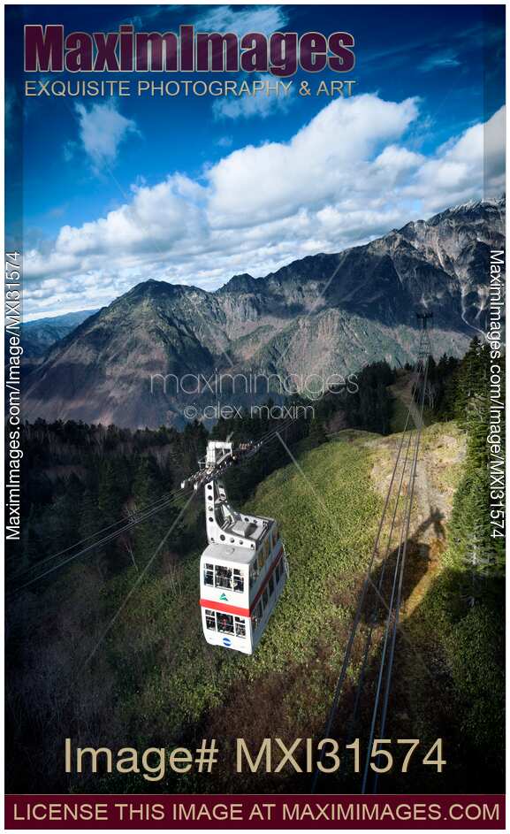 Shinhotaka Ropeway double decker gondola Shin-hotaka cable car in Japan Hida Mountains