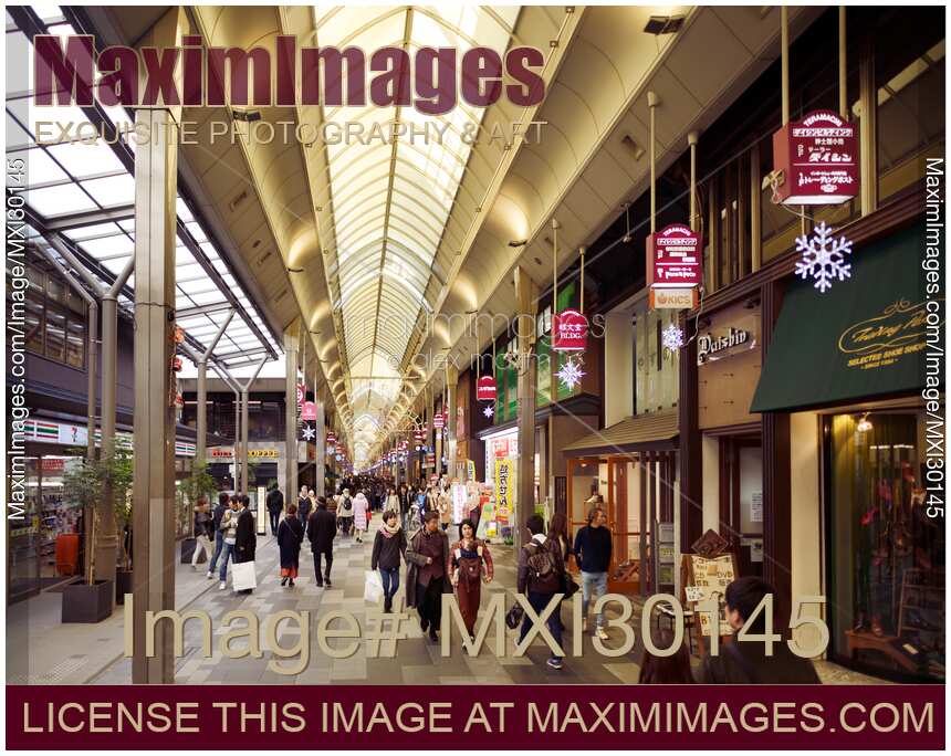 Shinkyogoku covered street shopping district Teramachi shopping arcade Kyoto