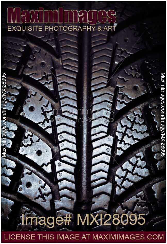 Snow tire tread