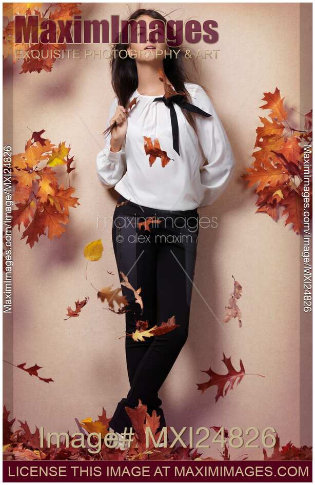 Teenage girl artistic fall fashion
