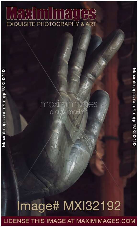 The Great Buddha open palm Semui-in or Abhaya mudra