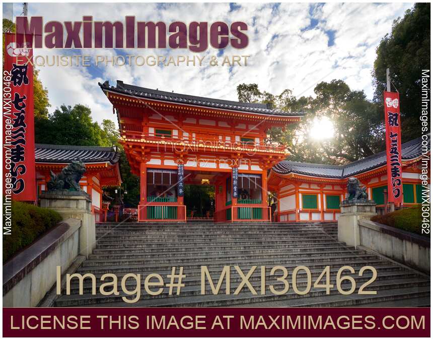 Yasaka-jinja Yasaka shrine Romon Gate main entrance gate in Kyoto Japan
