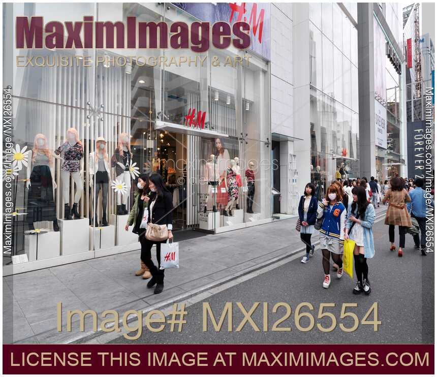 Young people in fashion district in Tokyo