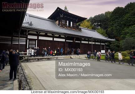 Kaizando hall of Tofukuji temple with a geometrical gravel...... preview image