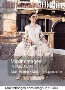 Beautiful lady in Venetian carnival costume dress and mask...... preview image