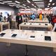 iPads at Apple store Japan... (thumbnail)