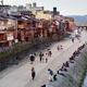 People walking along Kamo River in Kyoto... (thumbnail)
