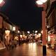People at Hanami-koji dori street in Kyoto at night... (thumbnail)