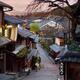 Yasaka dori historic Kyoto street empty and quiet in early morning tra... (thumbnail)