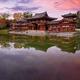 Peaceful autumn scenery of the Phoenix Hall of Byodoin temple on Kojim... (thumbnail)