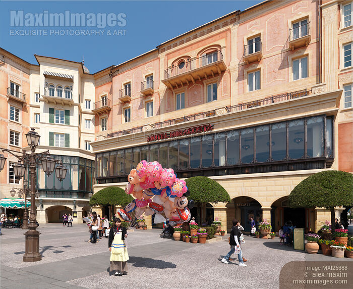 Stock photo of Lady selling balloons at Disneysea theme park in Tokyo Buy commercial use license at MaximImages