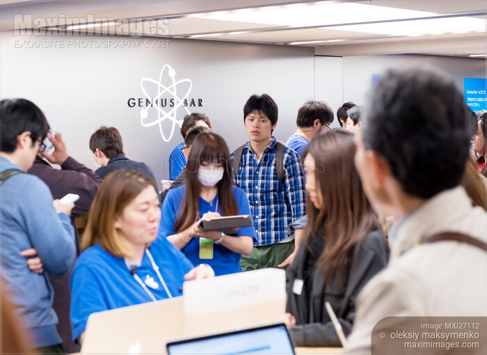 Stock photo of People at Apple Genius Bar in Japan Buy commercial use license at MaximImages