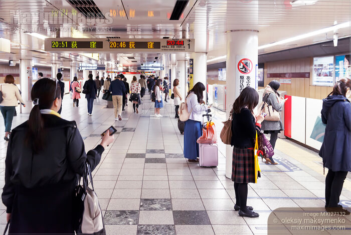 Stock photo of People waiting for train at Tokyo Metro subway station Buy commercial use license at MaximImages