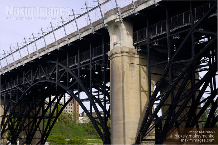 The Prince Edward Viaduct in Toronto Stock photo of The Prince Edward Viaduct in Toronto Buy commercial use license at MaximImages