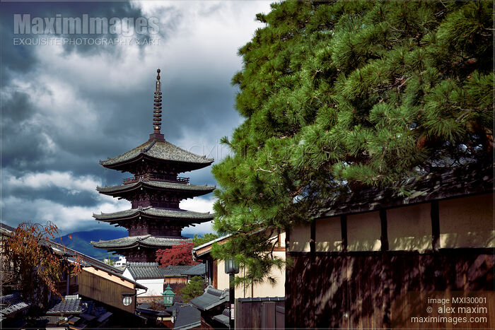 Stock photo of Yasaka pagoda of Buddhist temple Hokanji in Kyoto Buy commercial use license at MaximImages