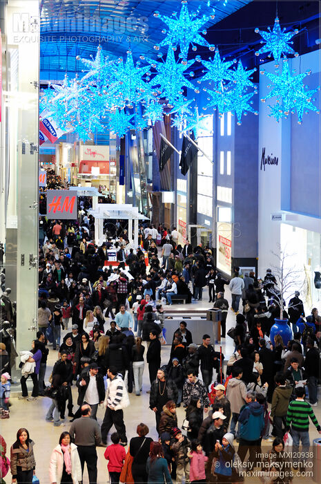 Stock photo of Yorkdale Shopping Centre on Boxing Day Buy commercial use license at MaximImages