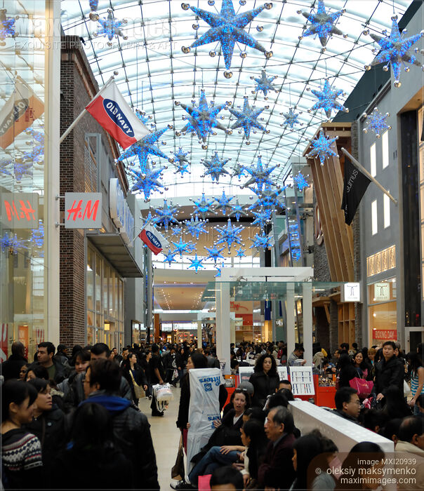 Stock photo of Yorkdale Shopping Centre on Boxing Day Buy commercial use license at MaximImages