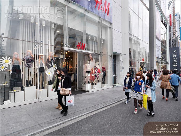 Young people in fashion district in Tokyo Stock photo of Young people in fashion district in Tokyo Buy commercial use license at MaximImages